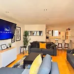 Balcony Free Parking Huge Tv City Centre Apt