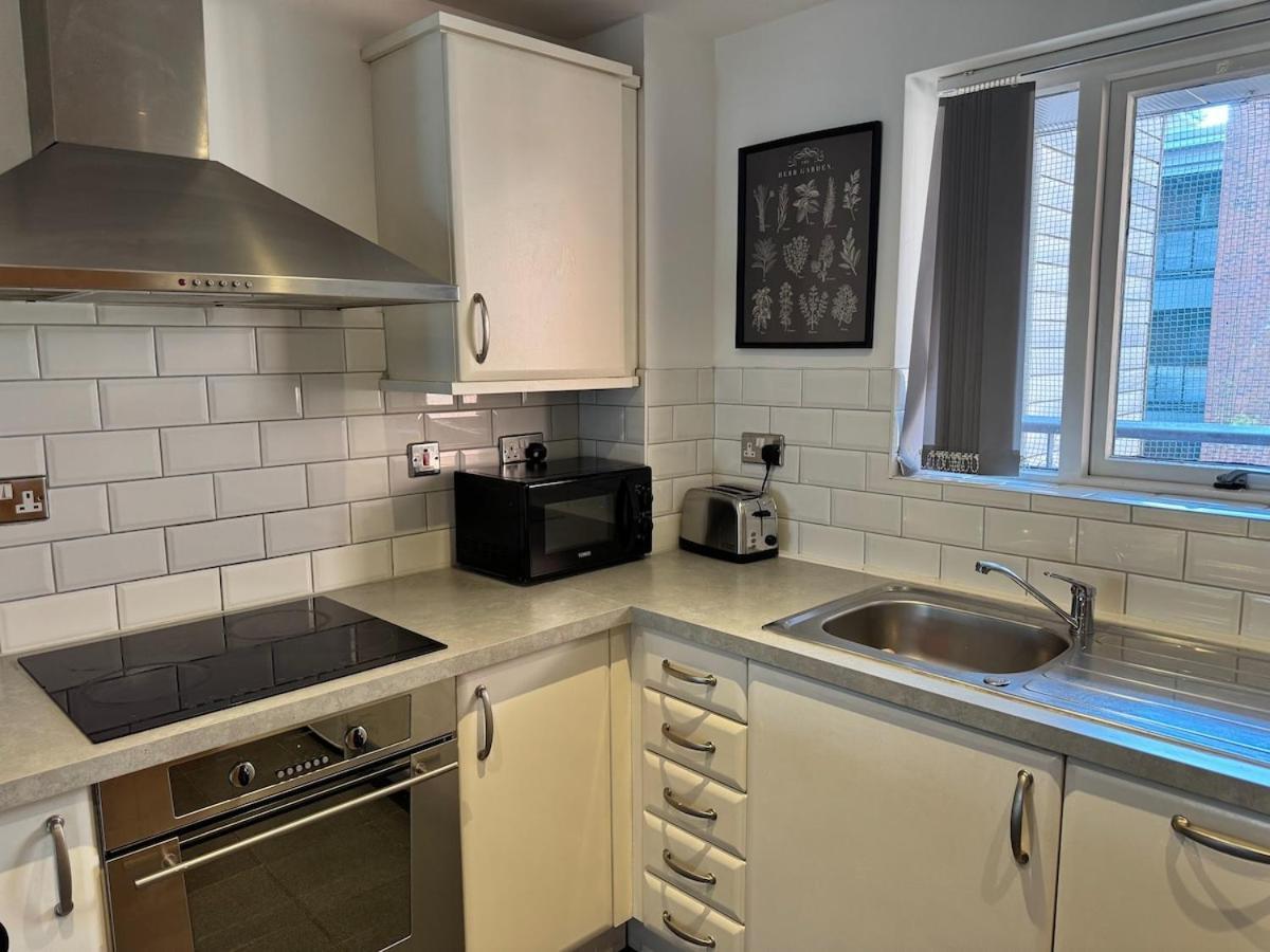 Balcony Free Parking Huge Tv Centre Apartment