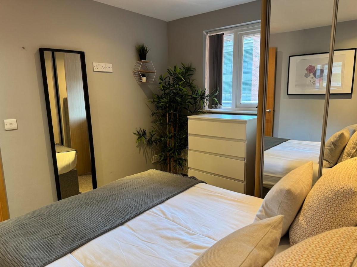 Balcony Free Parking Huge Tv Centre Apartment Liverpool