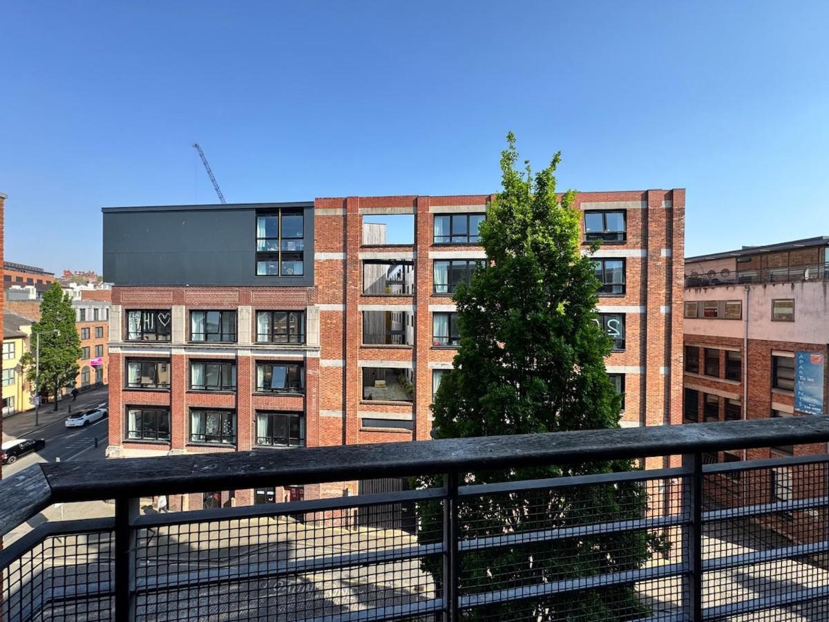 Apartment Balcony Free Parking Huge Tv Centre *
